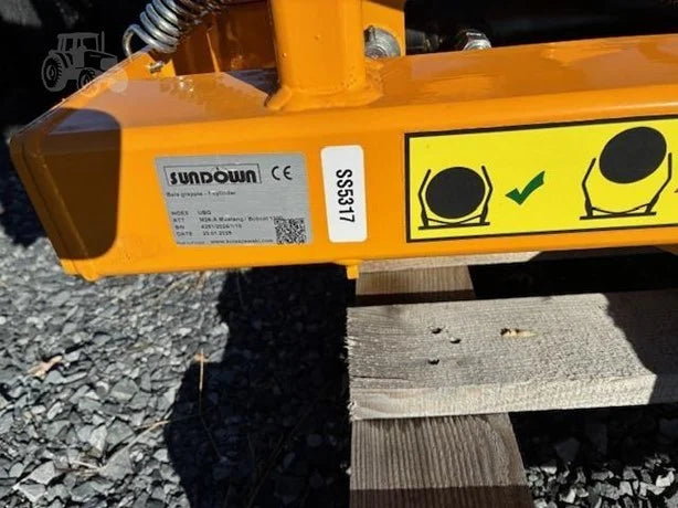 Sundown Heavy-Duty Bale Grabber | Model CHL-1, CHS-2 & CHK-2 | Width 47" | 5 To 25 GPM | For Skid Steer & Loader