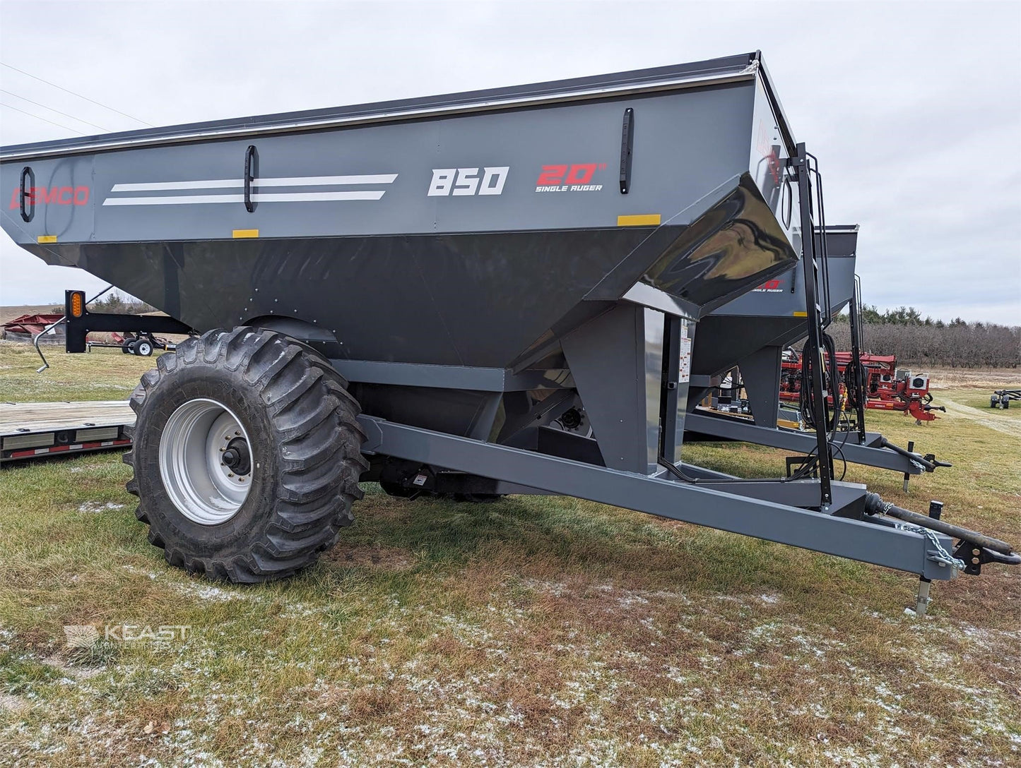 Demco Single Auger Grain Cart | Model 850 | Width 120" | Horsepower 175+ HP | Hub Size 10 Bolt | For Tractors