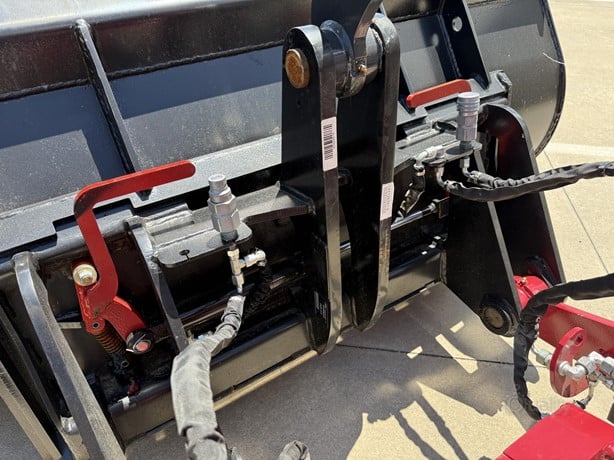 Yanmar Wheel Loader | 2025 Model V7 | 0.92 cu yd Bucket | 16.6 GPM | 47 HP | For Compact Applications