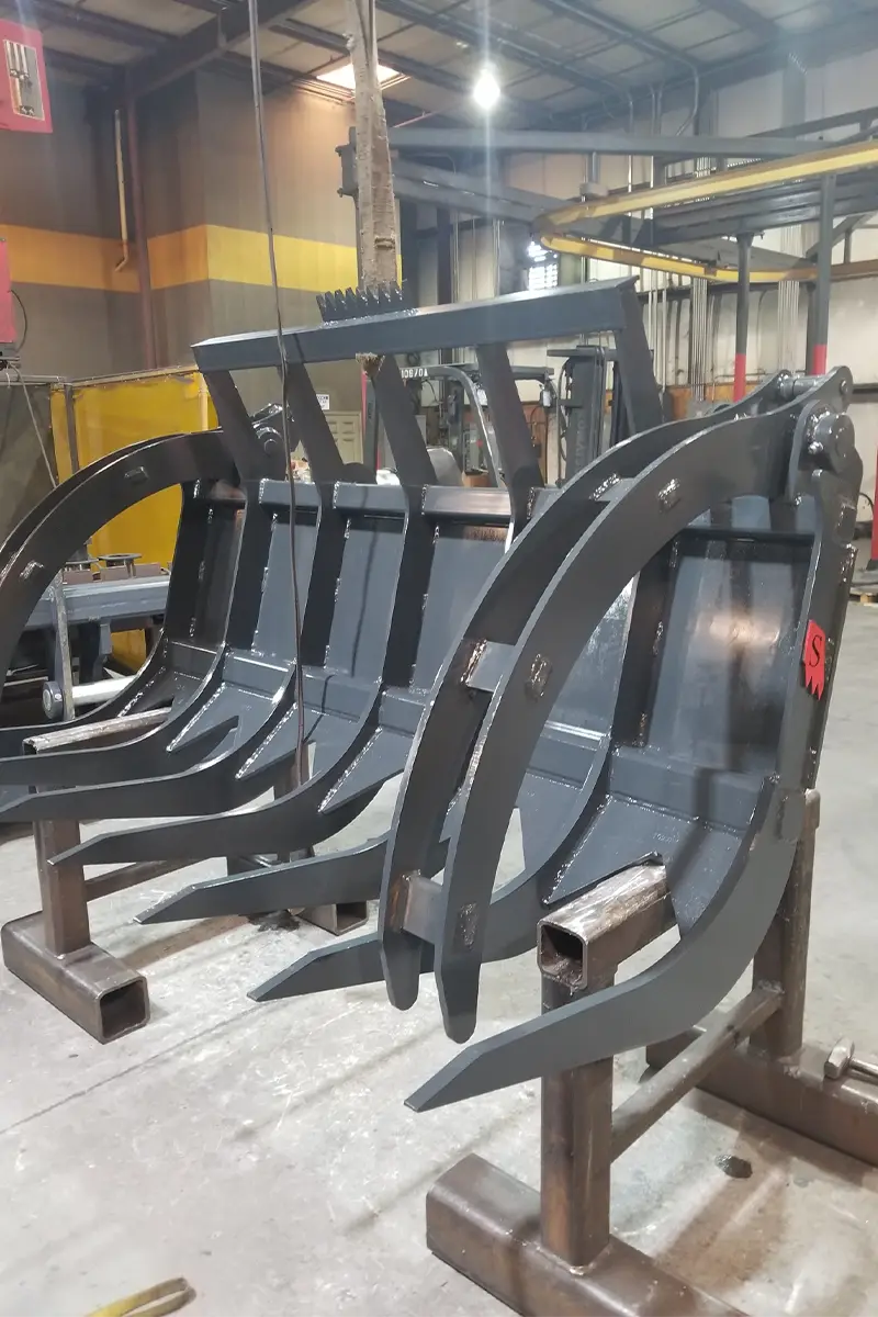 Solesbee’s | Top Clamp Loader Rake | Models SEIR Series | Width 93" To 120" Inches | Hydraulic Clamp | High-Strength Alloy Steel Teeth | For Loaders