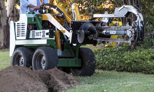 Kanga 6-Series DW625 Diesel Powered Compact Loader | Overall Width 40.6" | Kubota D902 Diesel Engine