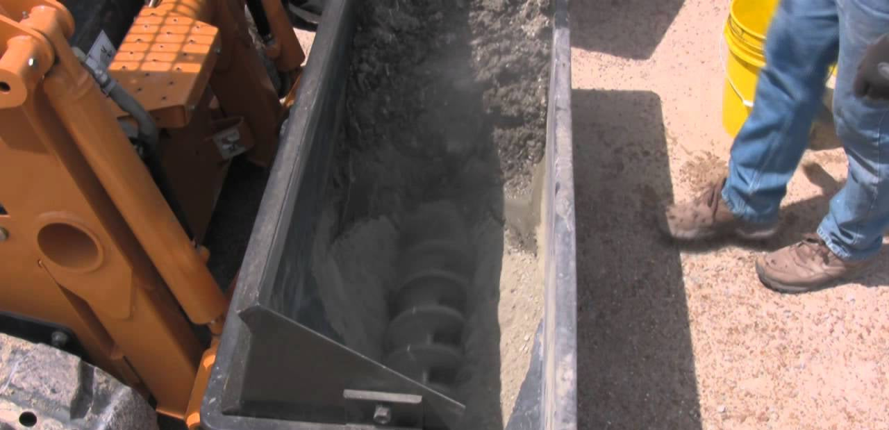 Danuser Auger Bucket Mixing & Discharge | Width 21.5" inches | Hydraulic Flow 12 GPM | For Skid Steers