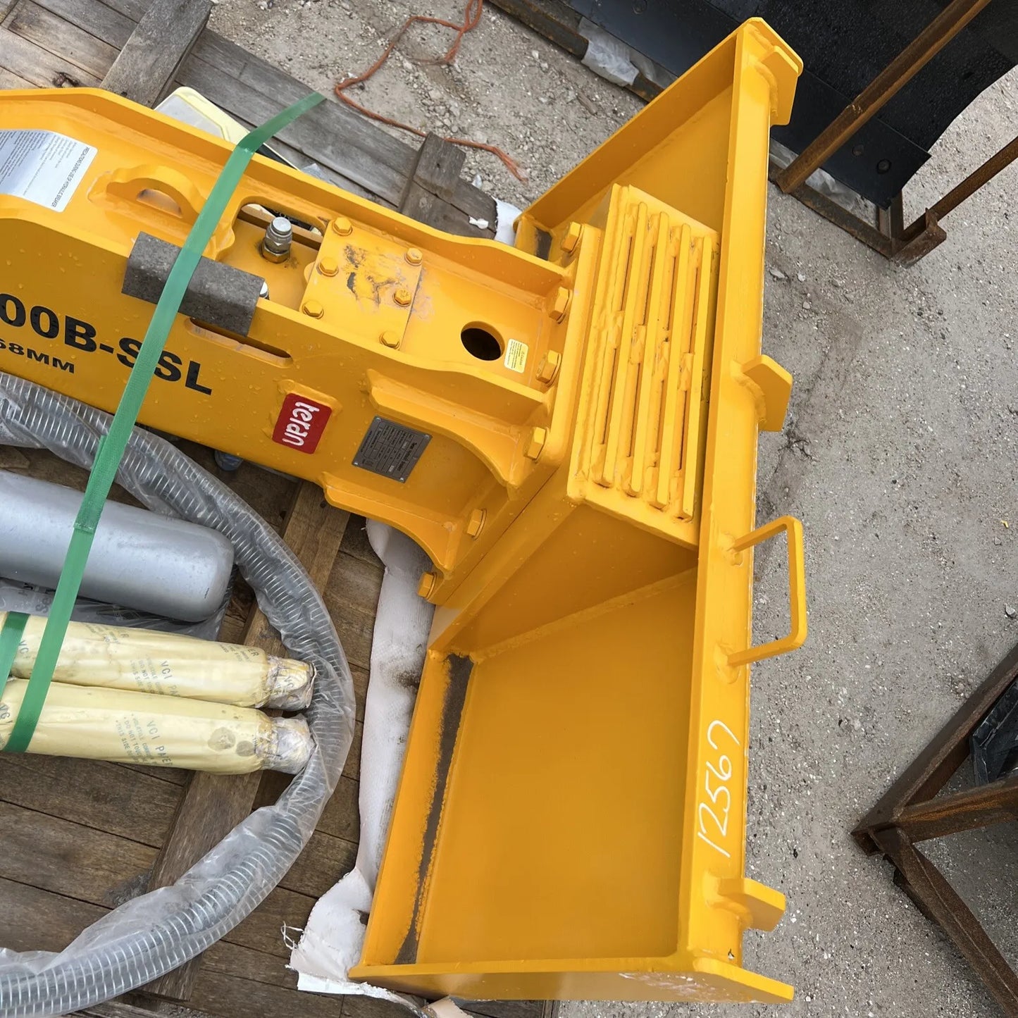 TERAN THH400B Hydraulic Breaker – KOMATSU PC40/45/50, Excavator Attach