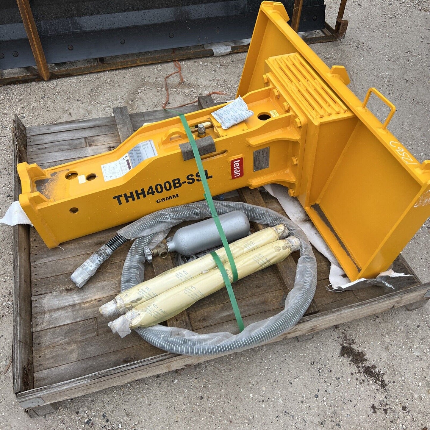 TERAN THH400B Hydraulic Breaker – KOMATSU PC40/45/50, Excavator Attach