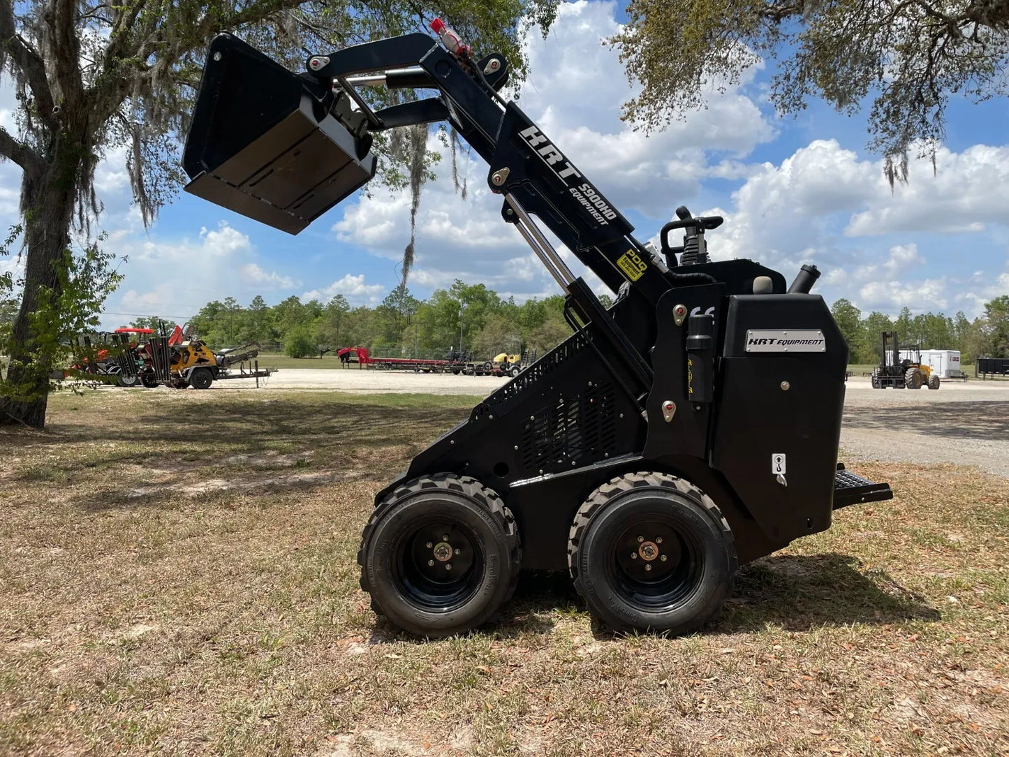 KRT Equipment Compact Track Loader | Model S 900 HD | Capacity 1,102 lbs | 25 HP | For Mini Skid Steer