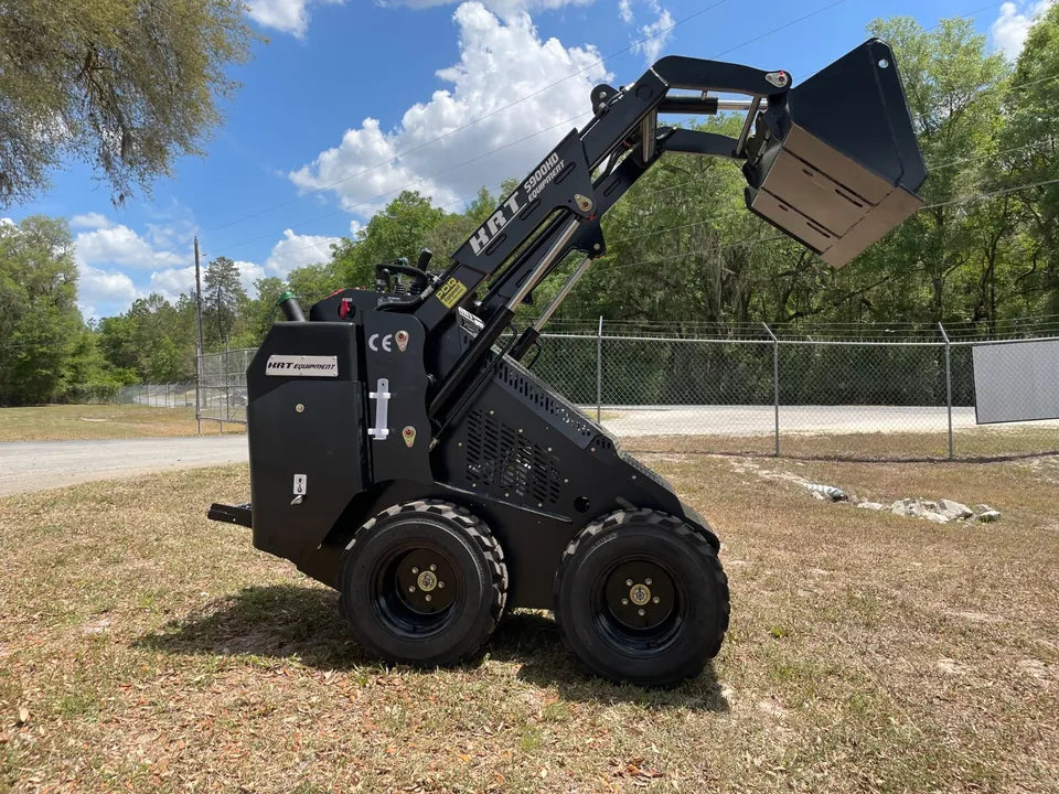 KRT Equipment Compact Track Loader | Model S 900 HD | Capacity 1,102 lbs | 25 HP | For Mini Skid Steer