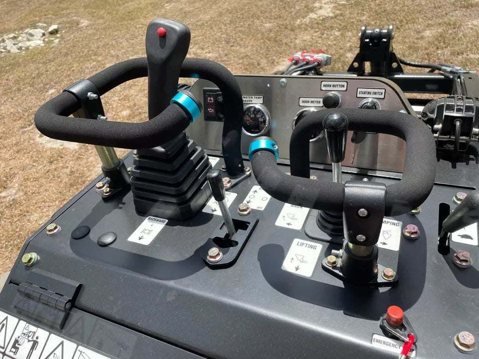 KRT Equipment Compact Track Loader | Model S 900 HD | Capacity 1,102 lbs | 25 HP | For Mini Skid Steer