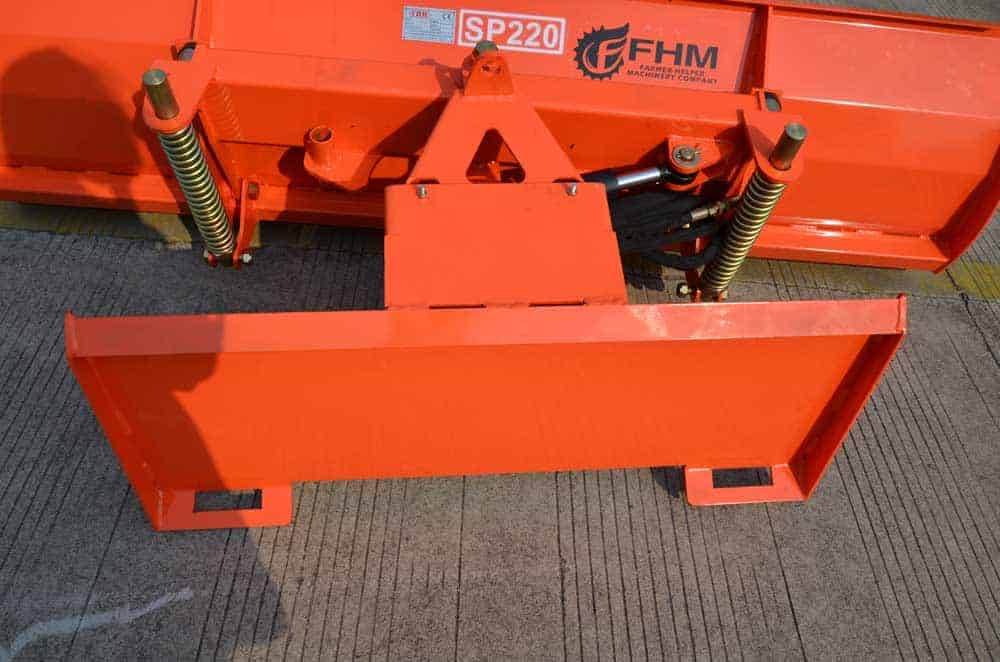 Farmer Helper | Snow Blade | Model FH-SBE240 | Width 98.4" | Hydraulic Angle 30° | Reinforced Rubber Edge | Hydraulic Flow 18 To 25 GPM | For Skid Steers & Tractors