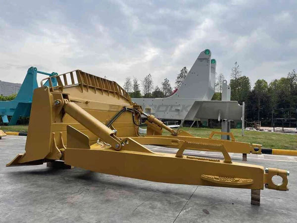 Bedrock Attachments Heavy-Duty SU Blade | Model BBD7ESU-1 | Width: 145.7" | Weight: 4100 kg | For Bulldozer