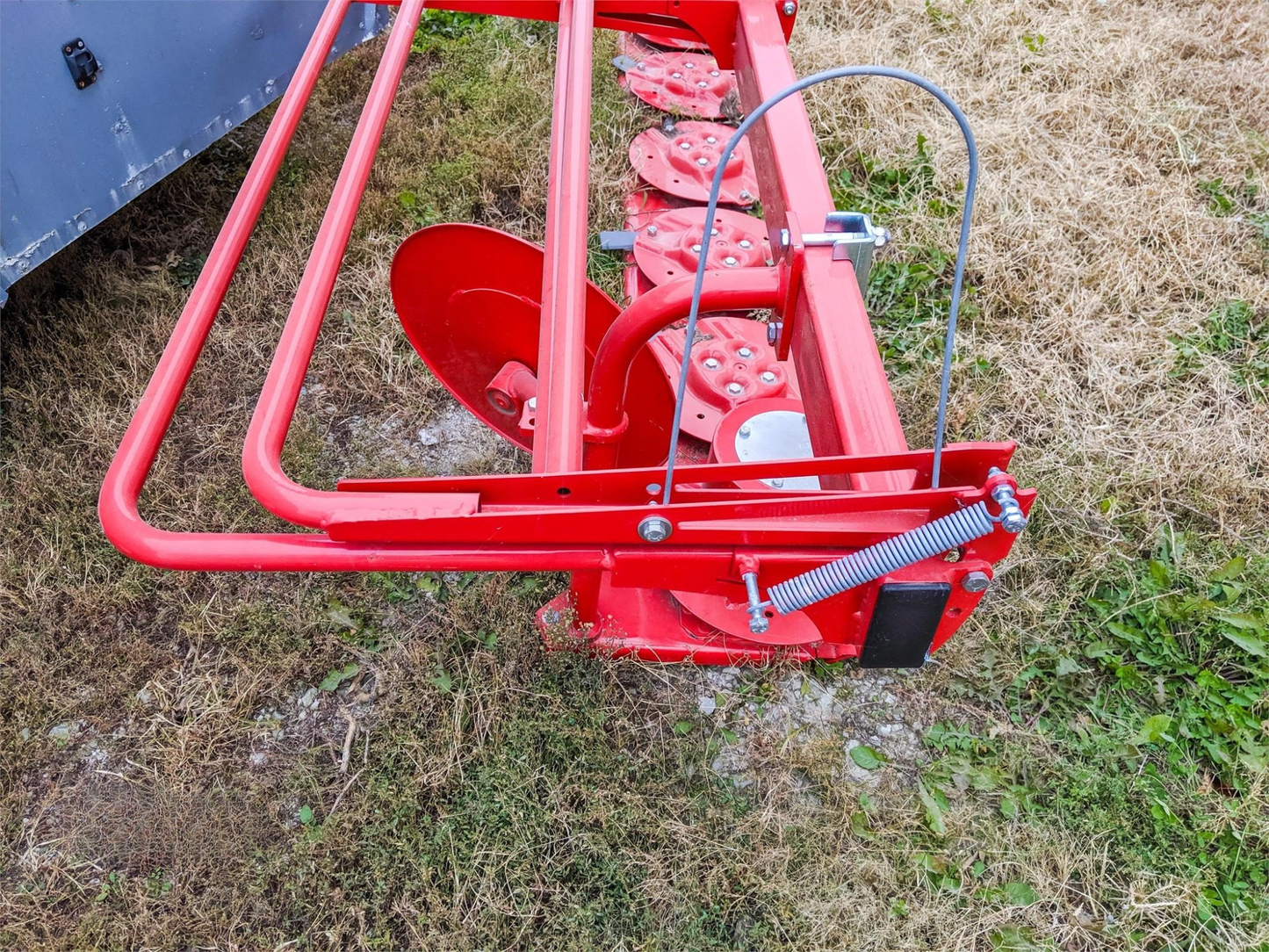Farm King Disc Mowers | Model MDN-5 | Working width 7' | Weight 992 Lbs | Horsepower 40 HP | For Tractors