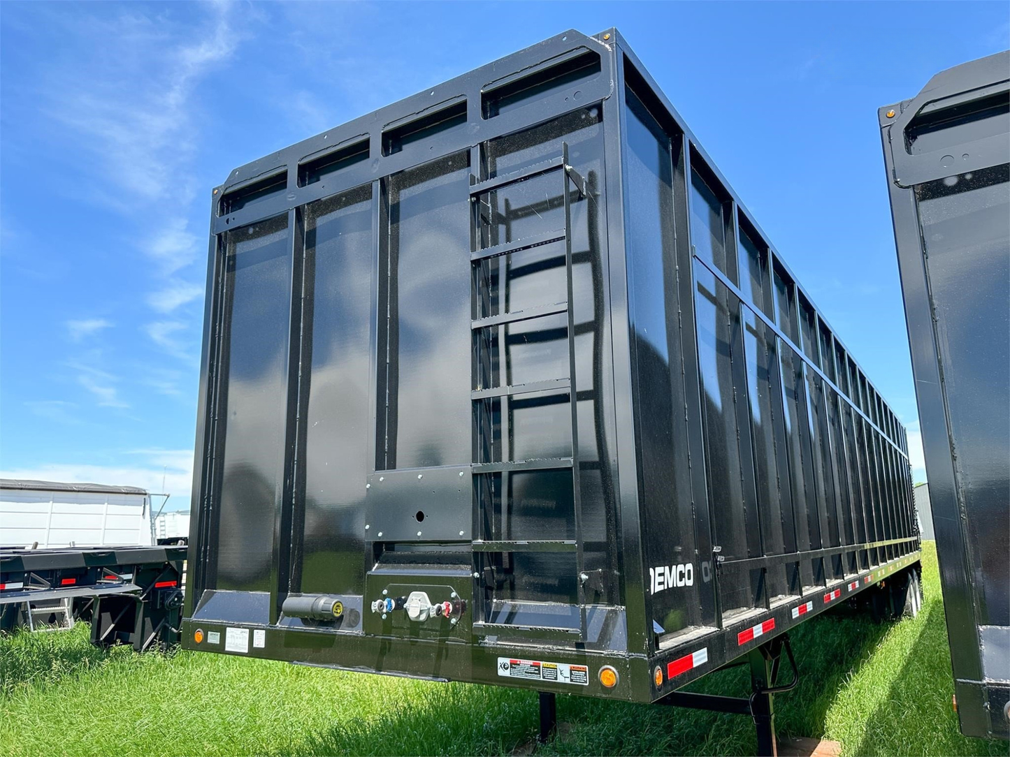 Demco Gondola Scrap Trailers | 48' Trailer Length | Capacity 113 cu yd | Tare Weight 20,000 Pounds | Horsepower 350–400 HP | For Tractors