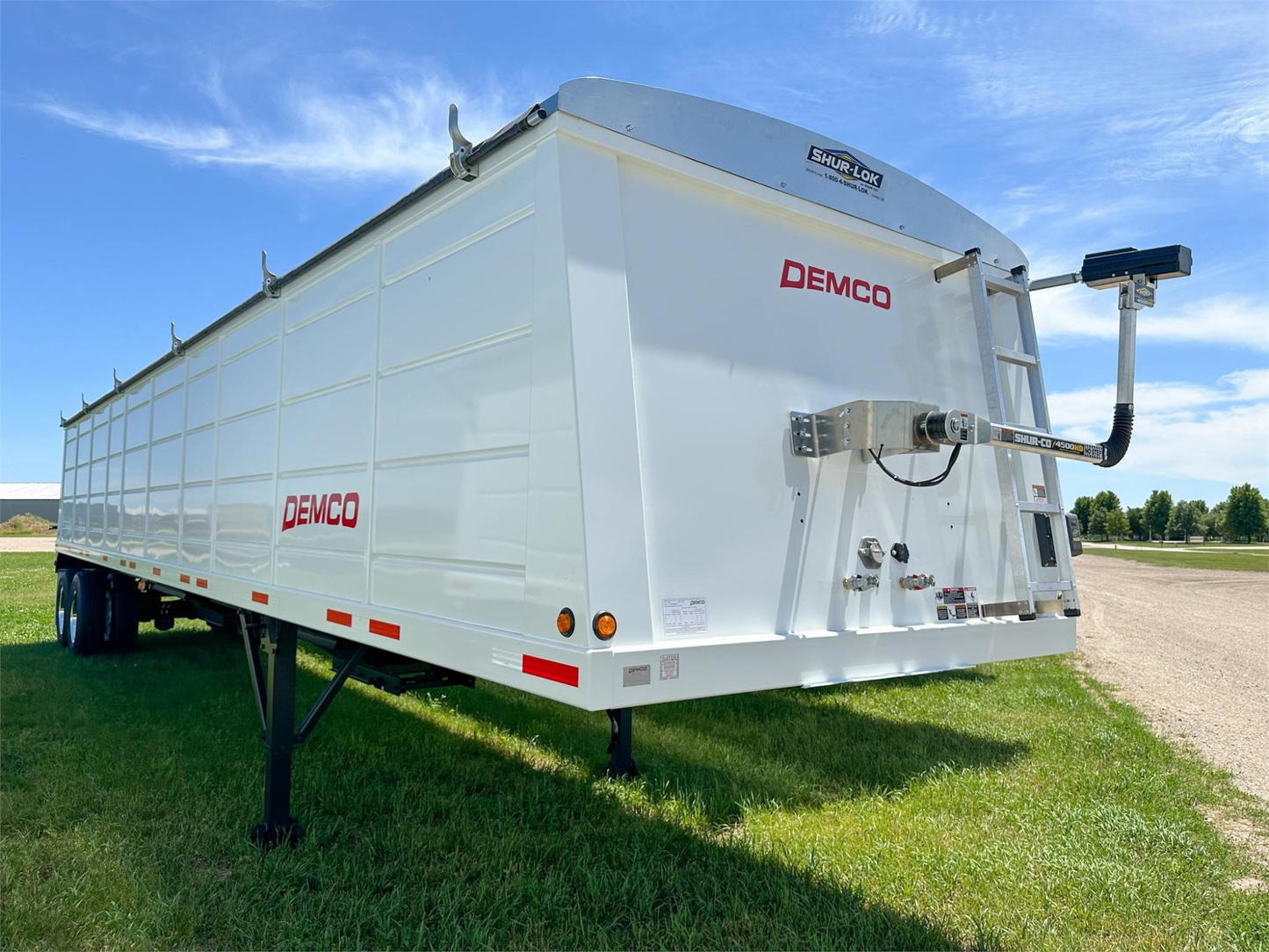 Demco | Steel Hopper Bottom Trailers | Length 40' ft | Weight 11,000 Lbs | King Pin Setting 18" | Horsepower 260+ HP | For Tractors