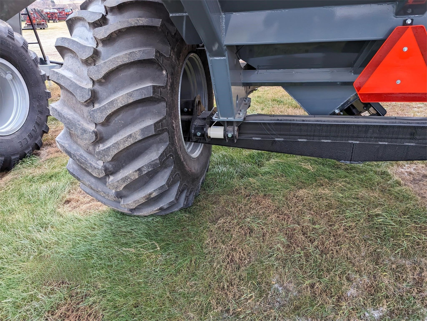 Demco Single Auger Grain Cart | Model 850 | Width 120" | Horsepower 175+ HP | Hub Size 10 Bolt | For Tractors