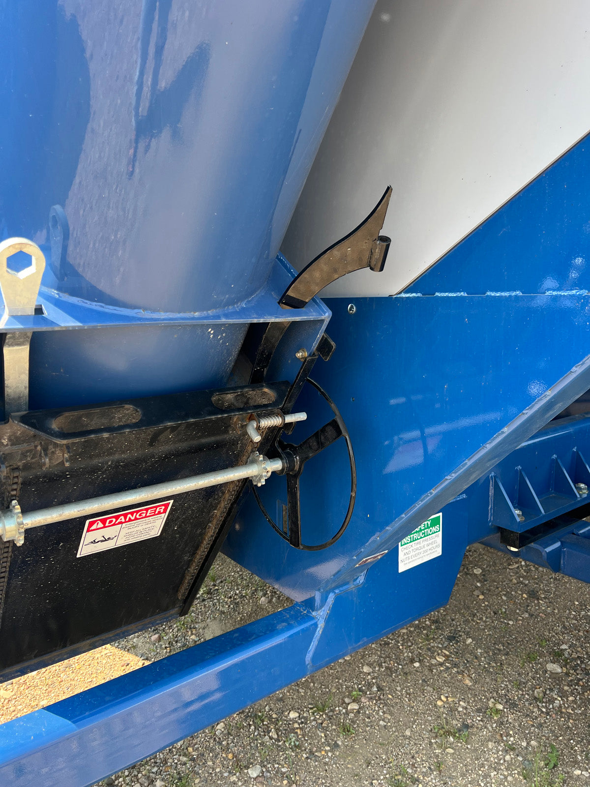 Walkbout Mother Bins 4000+ Eastern Grey and 6000+ Big Red | For Tractor