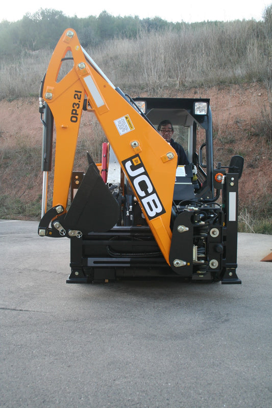 EI ATTACHMENTS OP04CUIO	BACKHOE INCLUDES 16" BUCKET AND MOUNT	11' 5" DIGGING DEPTH For Skid Steer