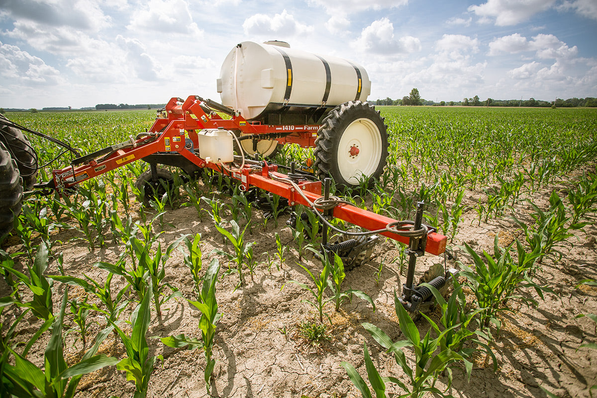 Farm King | Fertilizer Applicator | Models 1410 To 2460 | Gallon Tank 1000 To 2460 | Ground Clearance 17" To 36" Inches | Widths Up To 45 Feet | Horsepower 150 To 500 HP | For Tractor