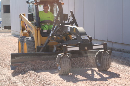 EI Attachments Hydraulic Grader Blade | Model 09.NH.2750 | Hydraulic Flow 12‑30 GPM | For Skid Steer