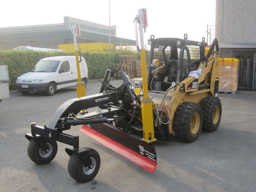 EI Attachments Hydraulic Grader Blade | Model 09.NH.2750 | Hydraulic Flow 12‑30 GPM | For Skid Steer