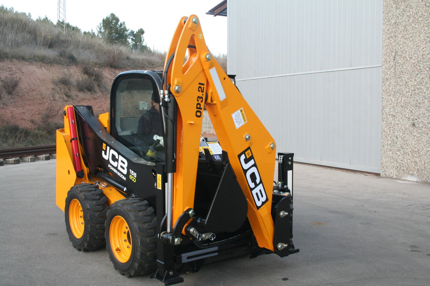 EI Attachments Backhoe | Model OP04CUIO | Includes 16" Bucket and Mount | 11' 5" Digging Depth | Hydraulic Flow 18‑25 GPM | For Skid Steer