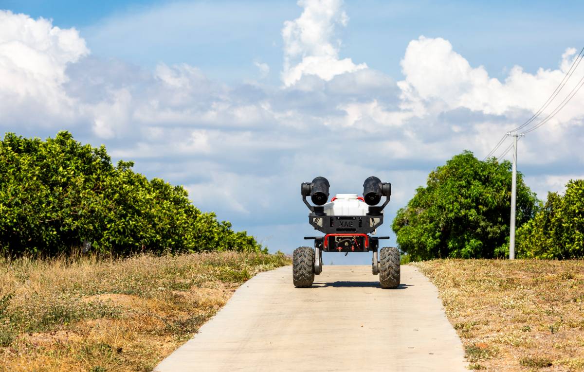 XAG R150 Autonomous Tractor (Sprayer) Ground Vehicle | For Agriculture