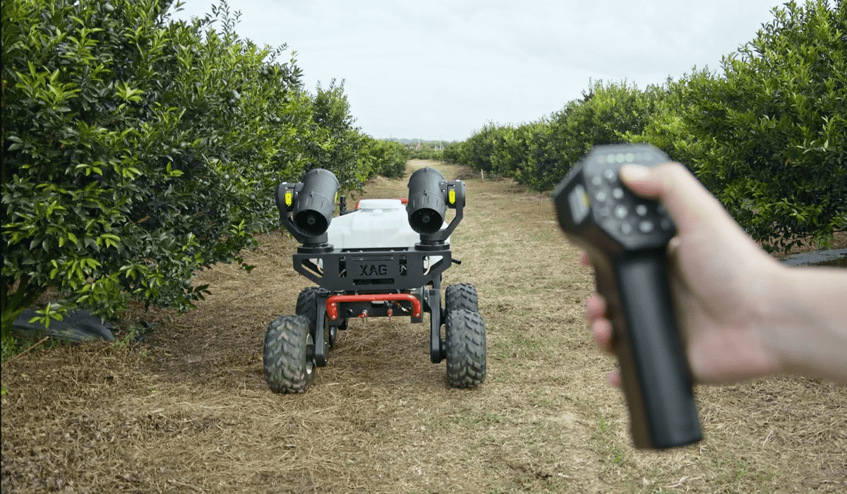 XAG R150 Autonomous Tractor (Sprayer) Ground Vehicle for Agriculture