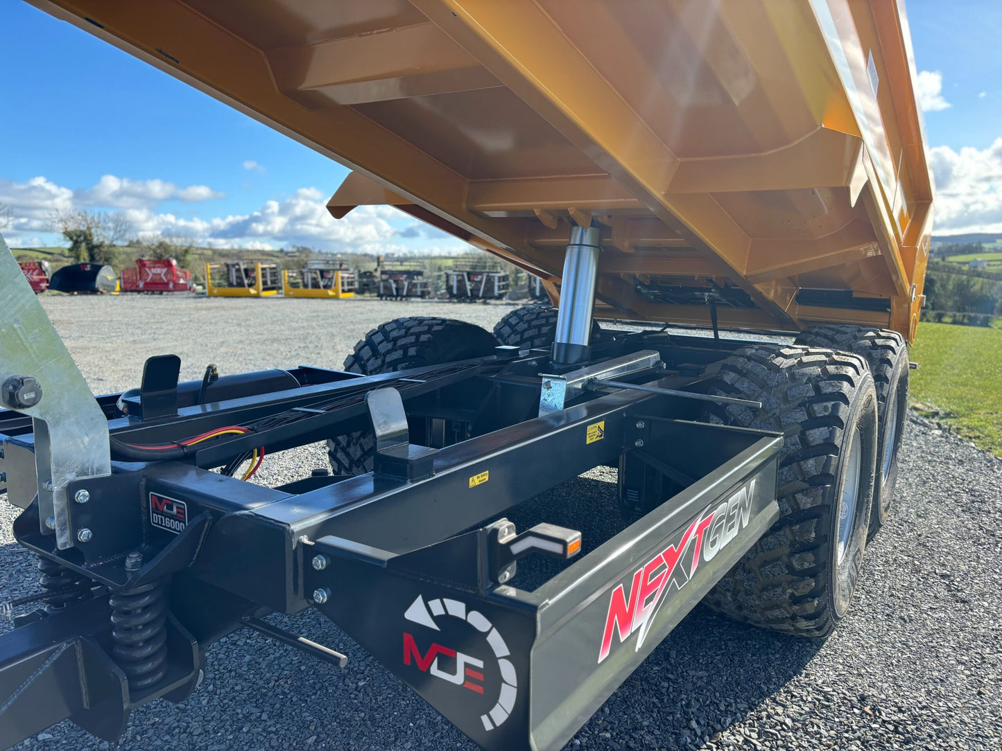 MDE MACHINERY NEXTGEN-X 32,000 LBS-40,000 LBS DUMP TRAILER FOR TRACTOR