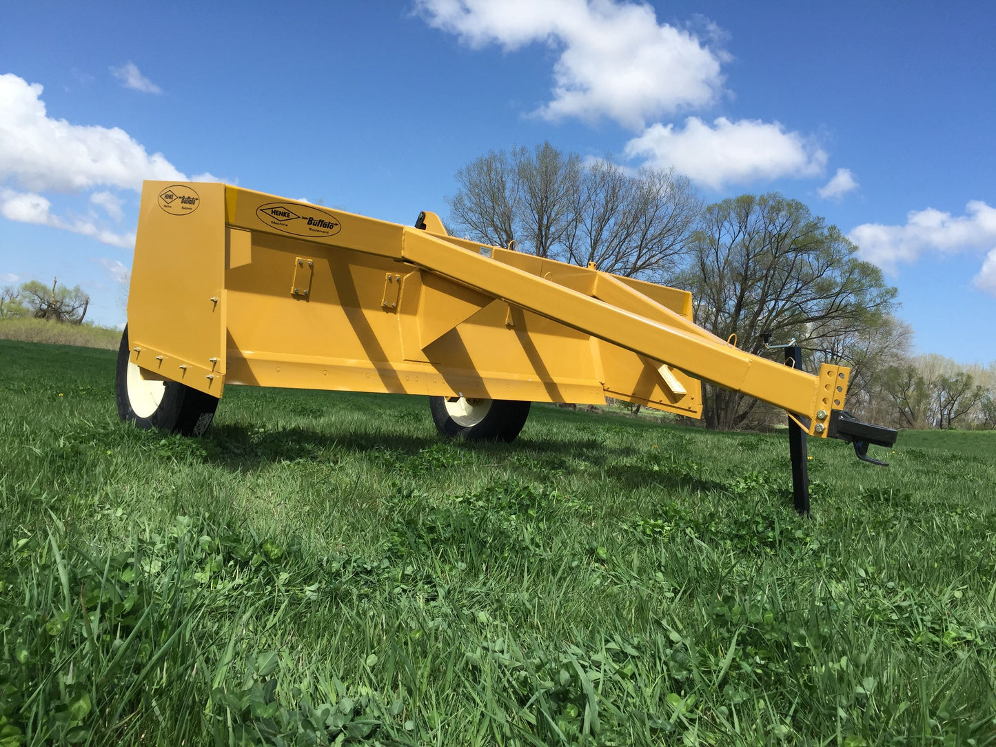 Apache Henke Buffalo 12' Estate II & Feedyard Scraper | Working Width 12' | 100–275 HP | For Tractors