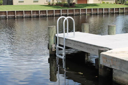 RIO MARINE CUSTOMS | 4-Step Lift Ladder | Model LD4LF-SHP | 17 9/16" W x 48" H | 550 lb Capacity | Manual Lift Design | Fixed & Floating Dock