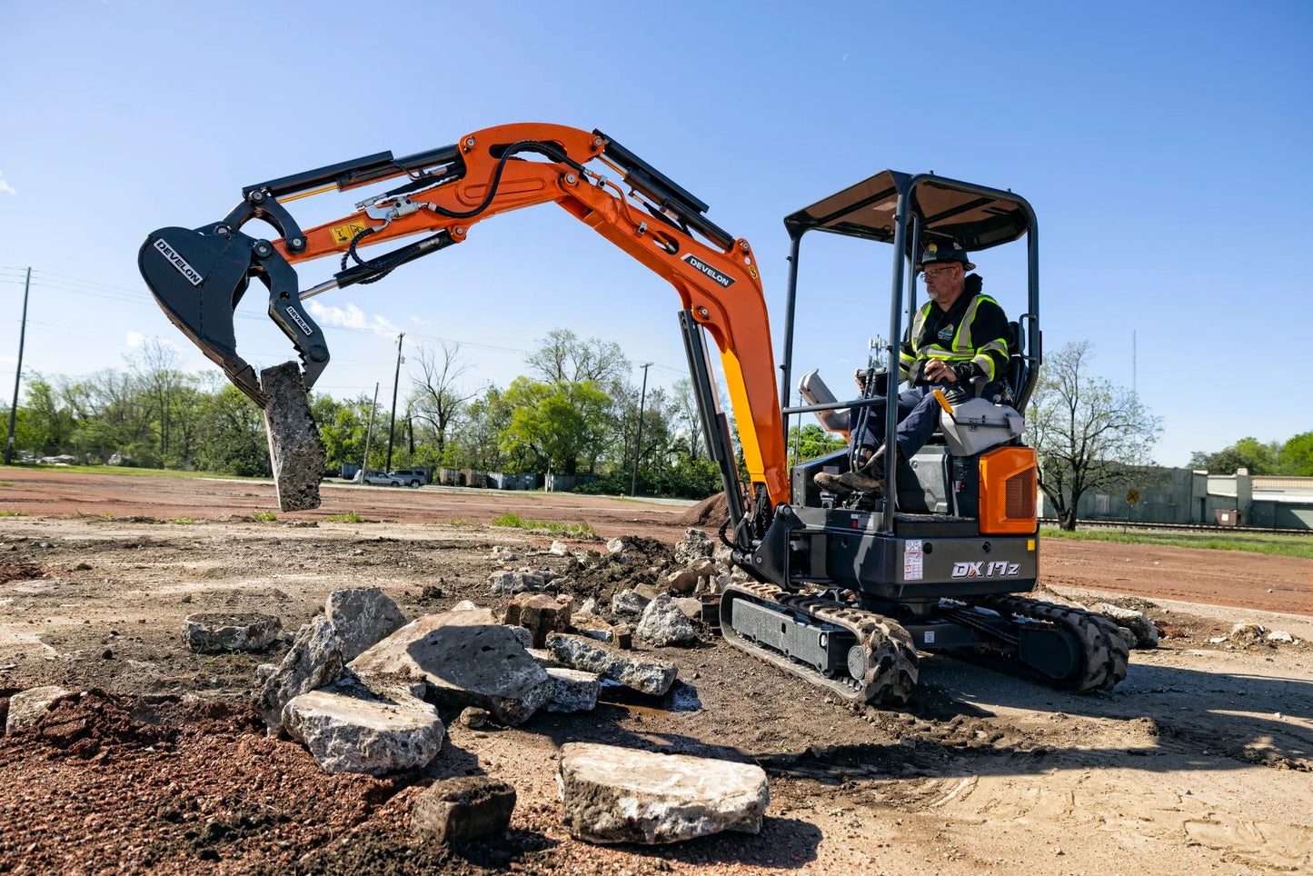 Develon | Mini Excavator | DX17Z-7 | 18″ Bucket | 61" Overall Width | 2 Tons