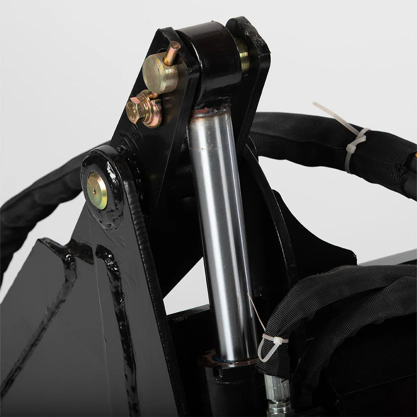 Titan Attachments Combo Bucket | 4-in-1 Multi-Function | 35" Width | 850 lb Capacity | Oil Flow Range 8–12 GPM | For Mini Skid Steers