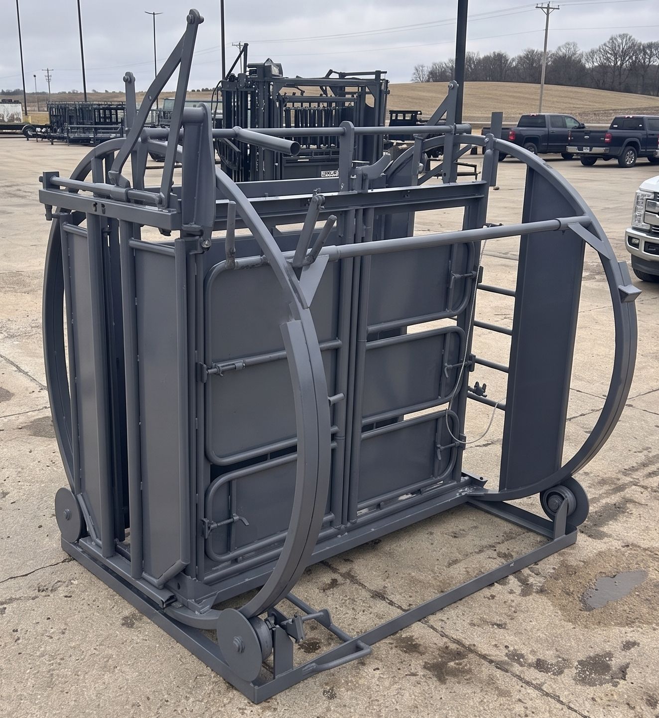 Global Equipment Palco QuickTip Calf Table | 36" Width | Calf Handling Chute