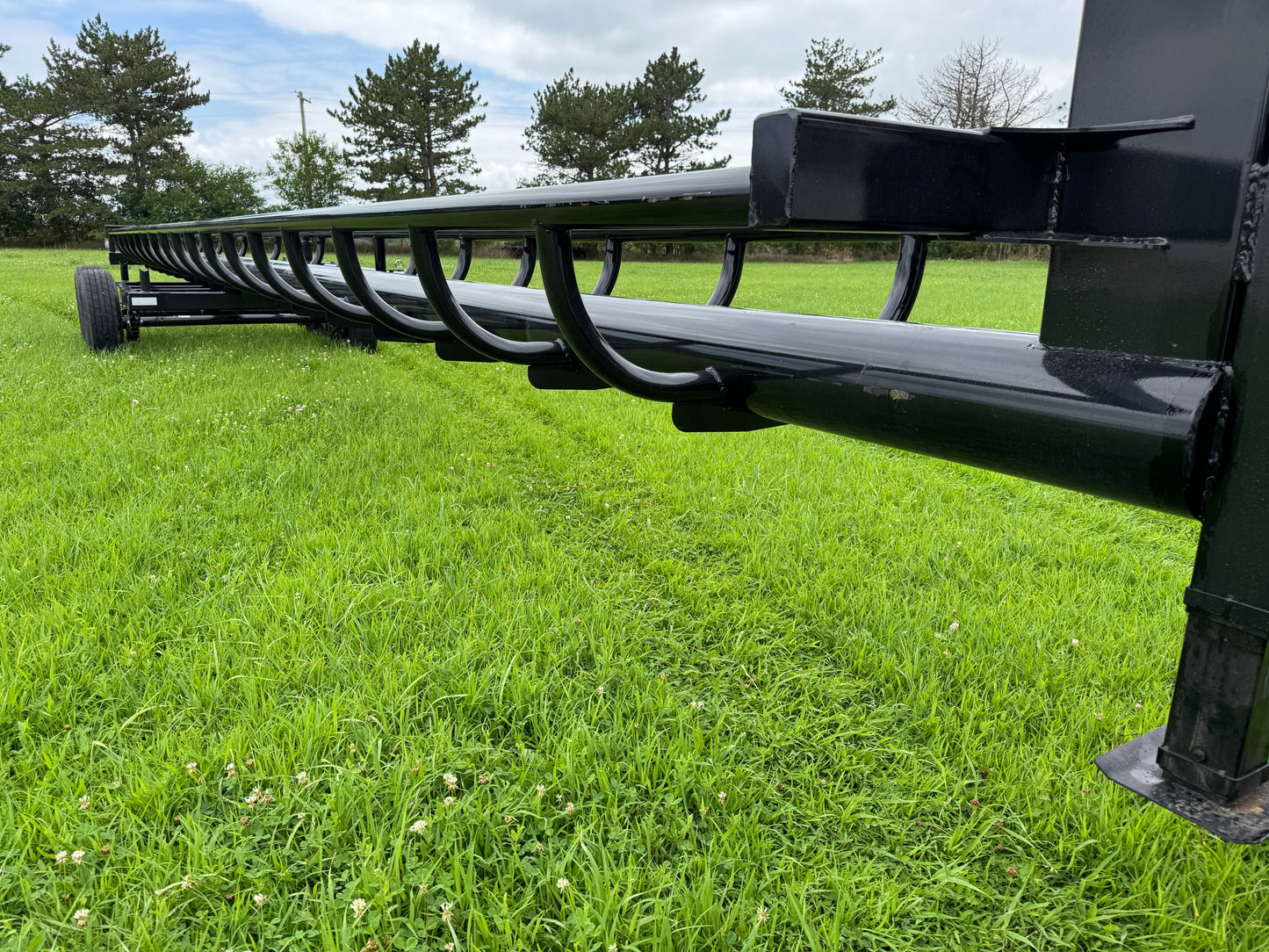 Global Equipment Apache Hay Hauler Inline Bale Trailers | Rail Length 25′, 32′, 36′ & 42′ | Bumper Pull & Gooseneck | For Hay Transport