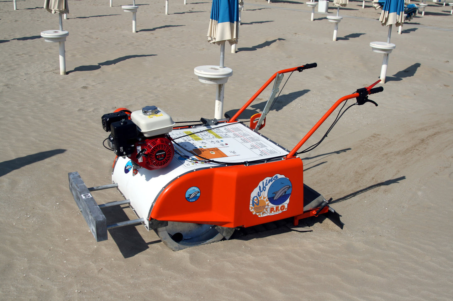 Delfino Drum Drive Beach Cleaner | 140 x 90 x H100cm | 35" Working Width | 397 lbs | For Fine Sand Beaches