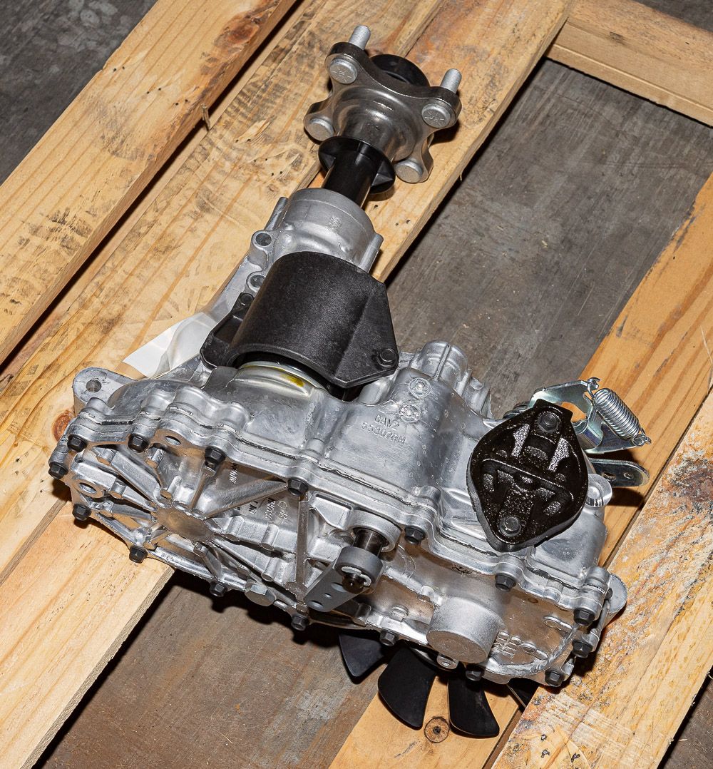 Hydro-Gear Commercial Hydrostatic Transmission | 3100 & 2800 Series | Deck Size 48"-60" | Horsepower 15–30 HP | For Zero-Turn Mowers