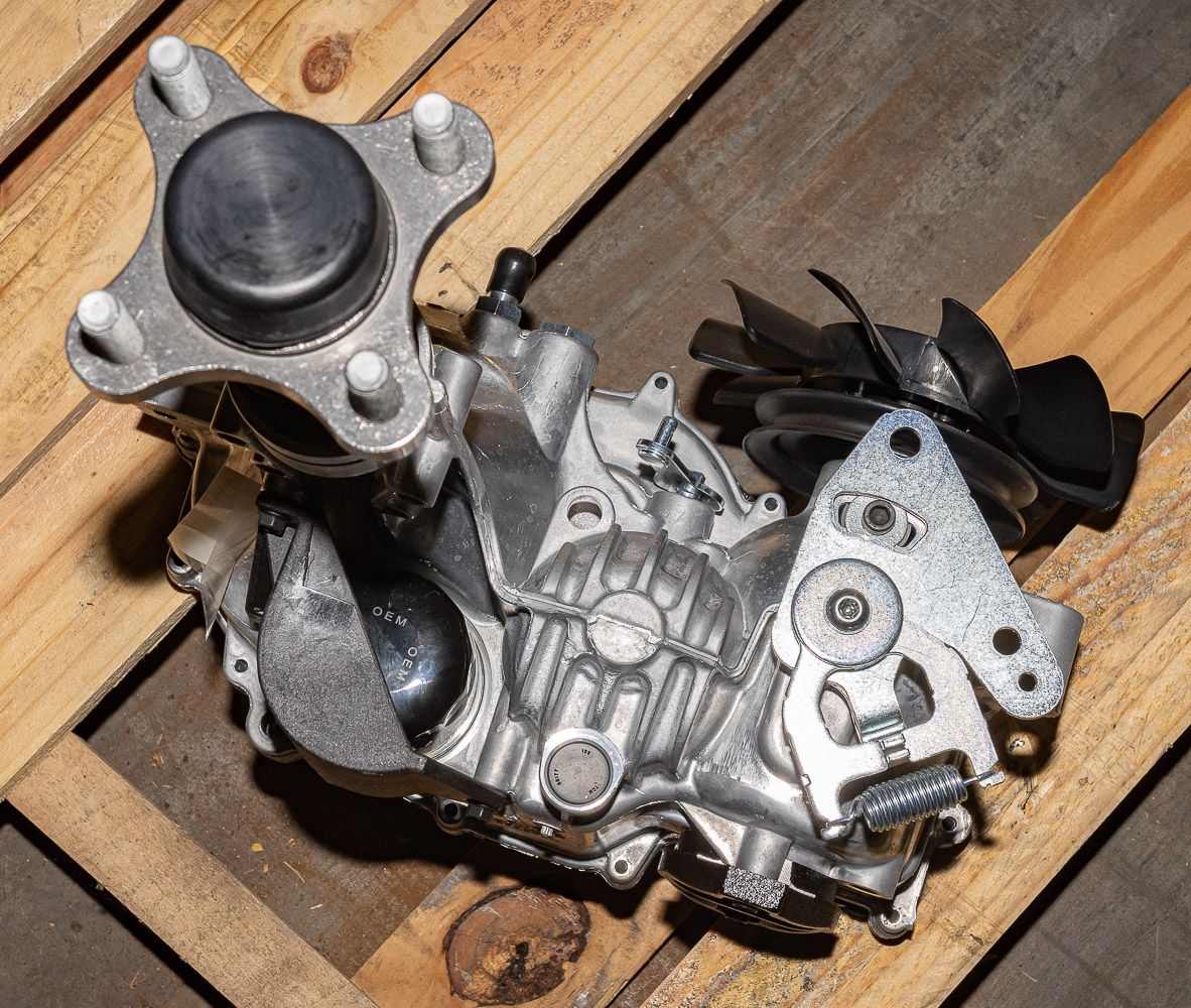 Hydro-Gear Commercial Hydrostatic Transmission | 3100 & 2800 Series | Deck Size 48"-60" | Horsepower 15–30 HP | For Zero-Turn Mowers