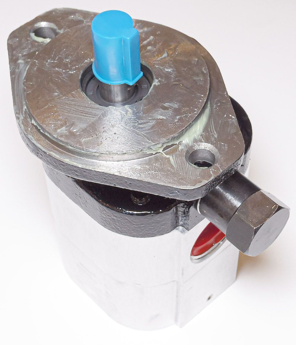 Swisher Hydraulic Gear & Hydraulic Dual-Displacement Pump | Flow Rate 16-22 GPM | Horsepower 20-35 HP | For Zero-Turn Mowers & Tractor