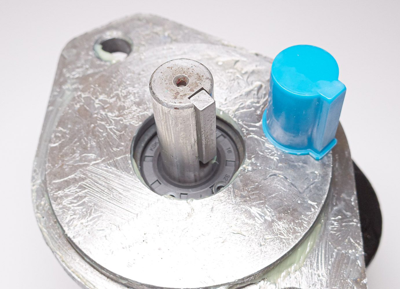 Swisher Hydraulic Gear & Hydraulic Dual-Displacement Pump | Flow Rate 16-22 GPM | Horsepower 20-35 HP | For Zero-Turn Mowers & Tractor