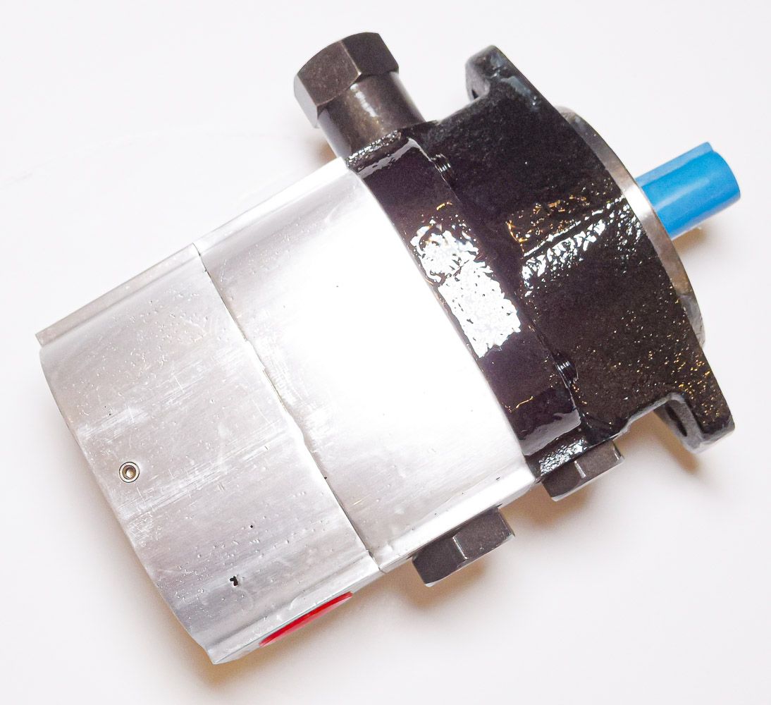 Swisher Hydraulic Gear & Hydraulic Dual-Displacement Pump | Flow Rate 16-22 GPM | Horsepower 20-35 HP | For Zero-Turn Mowers & Tractor