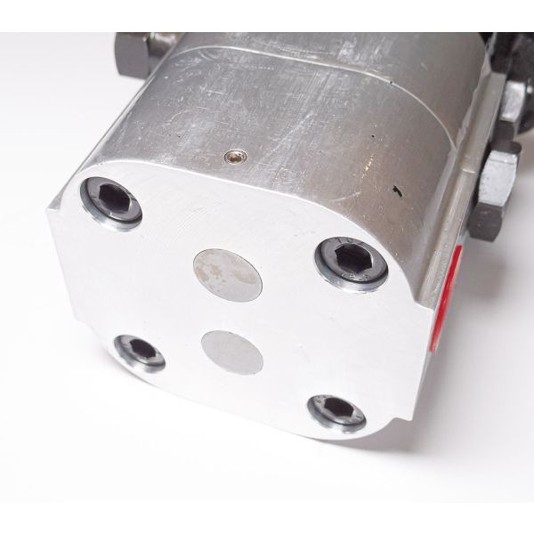 Swisher Hydraulic Gear & Hydraulic Dual-Displacement Pump | Flow Rate 16-22 GPM | Horsepower 20-35 HP | For Zero-Turn Mowers & Tractor