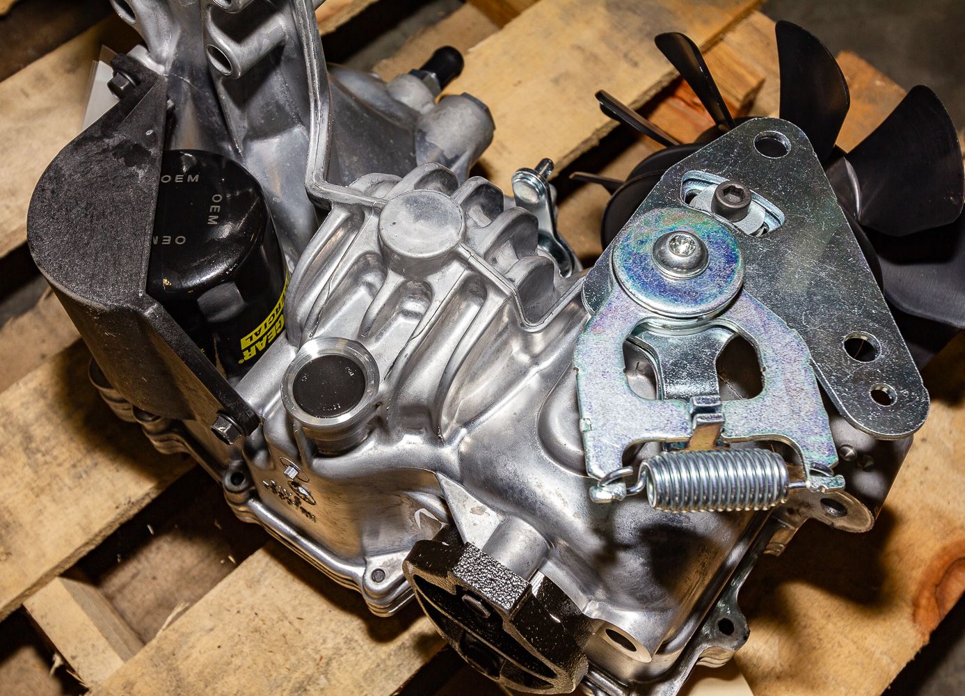 Hydro-Gear Commercial Hydrostatic Transmission | 3100 & 2800 Series | Deck Size 48"-60" | Horsepower 15–30 HP | For Zero-Turn Mowers