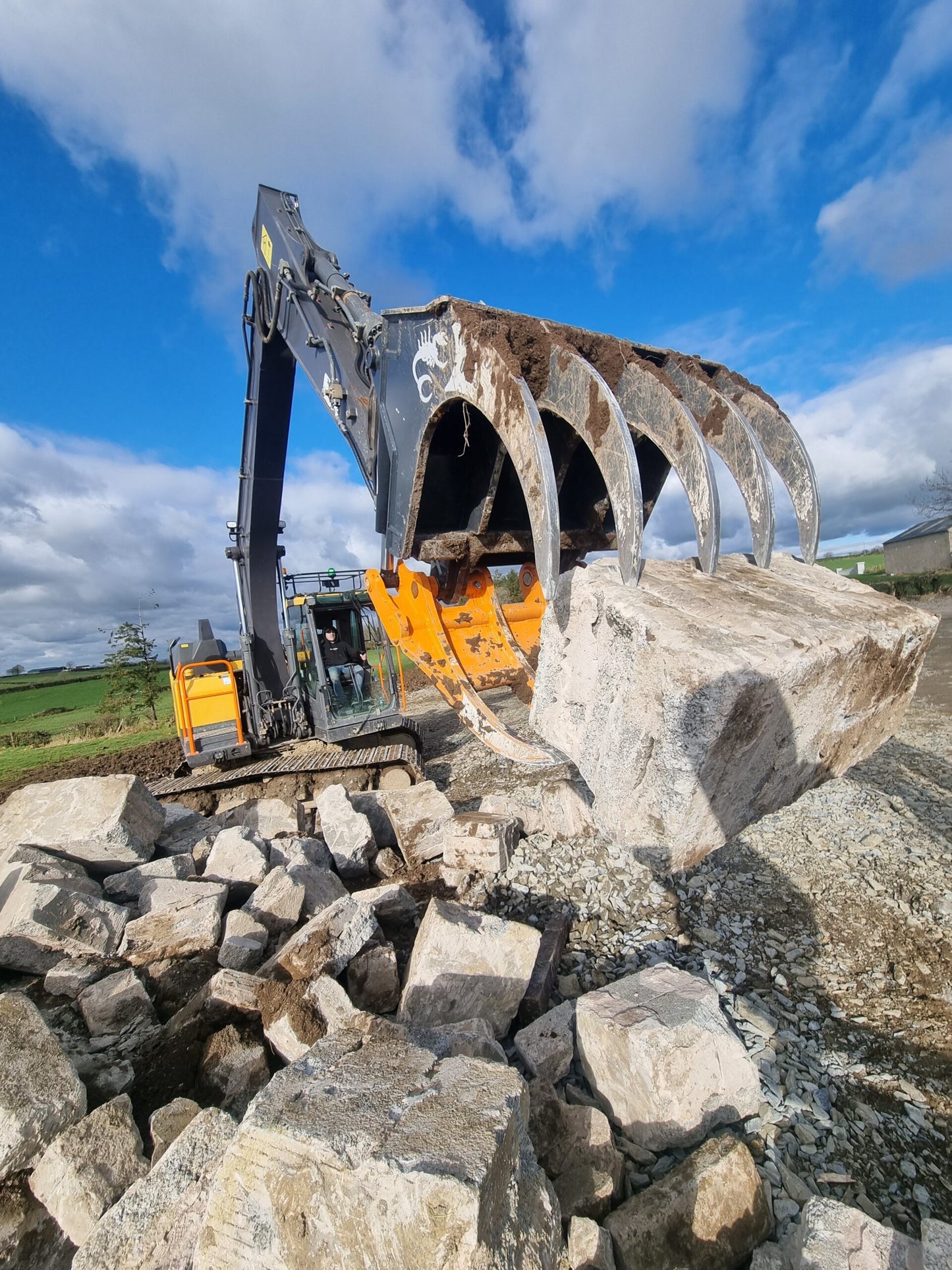 MDE Machinery | Scorpion Grapple | Model S500 To S1900 | Width 26.4" To 75" Inches | Machine Size 1.5 - 55 Tons | For Excavators
