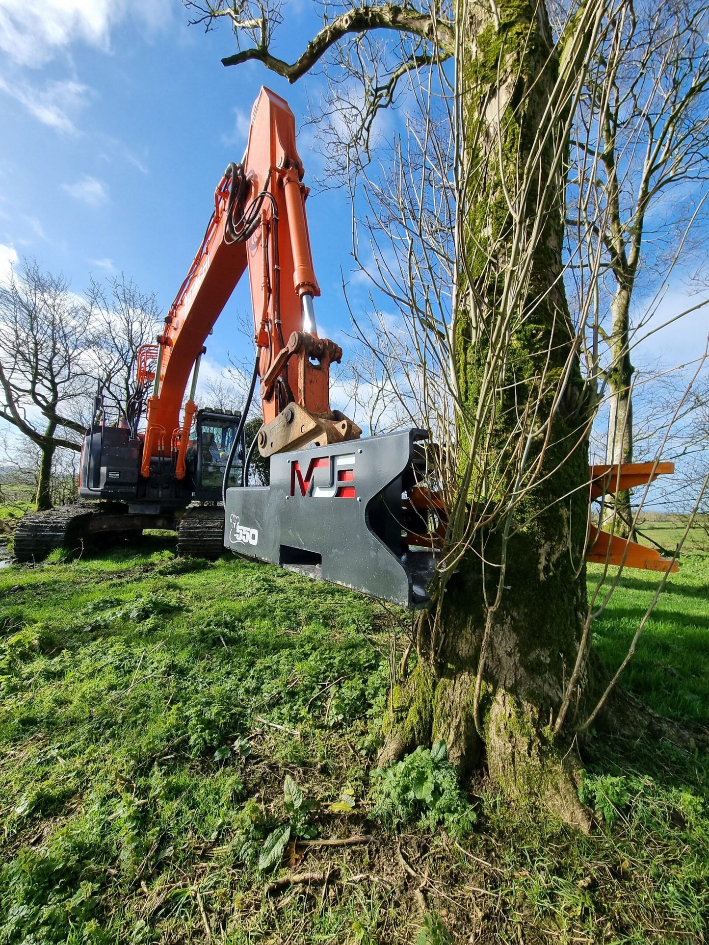 MDE Machinery | Tree Shear With Buncher | Model Koala 150T To Koala 550T | Cutting Capacity 6" To 21.5" Inches | Machine Size 1.5-40 Ton | For Excavator