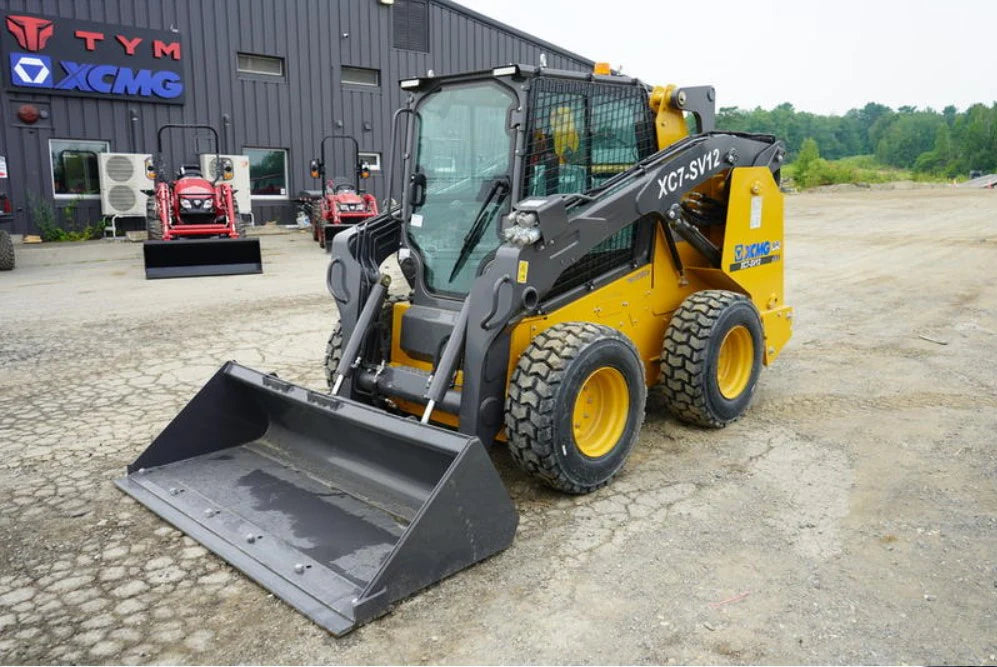 Landy Attachment HD Snow/Mulch Bucket | Bucket Width 72” | 12-25 GPM | 35-40 HP | For Skid Steers, Tractors, UTVs & Loaders