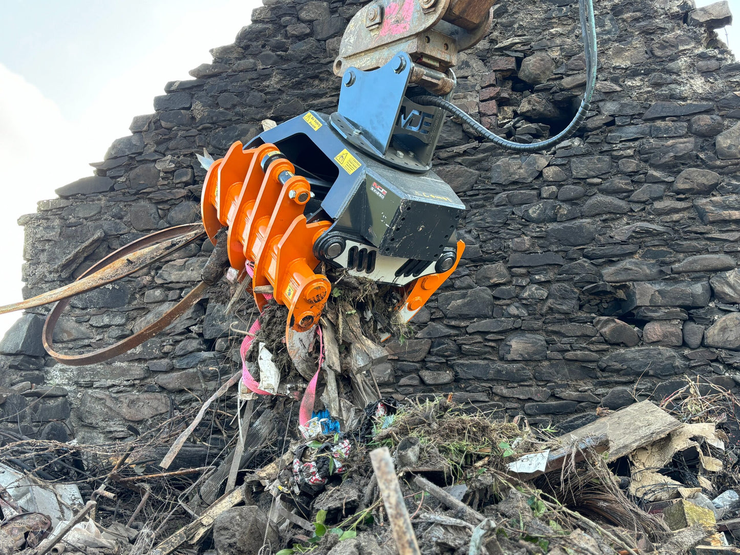 MDE Machinery | Log & Debris Grapple | Model SX1400F | Fixed Position | Opening Width 73.25" | 100% Swedish HARDOX Steel | Machine Size 13-18 Ton | For Telehandlers