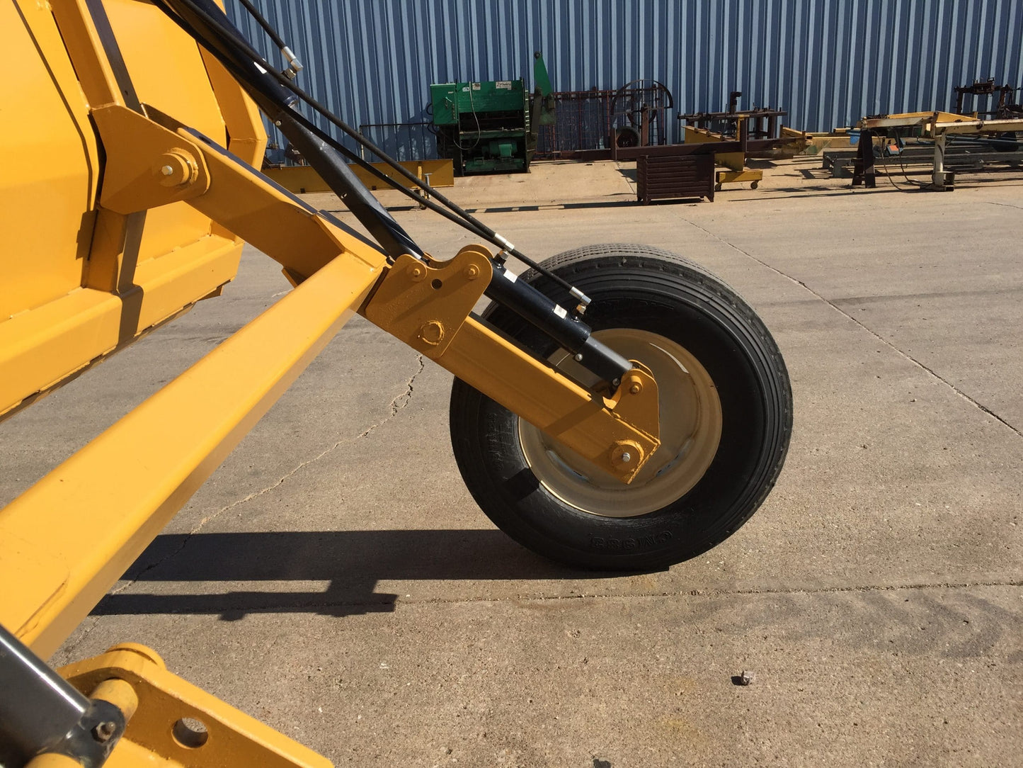 Apache Henke Buffalo 12' Estate II & Feedyard Scraper | Working Width 12' | 100–275 HP | For Tractors