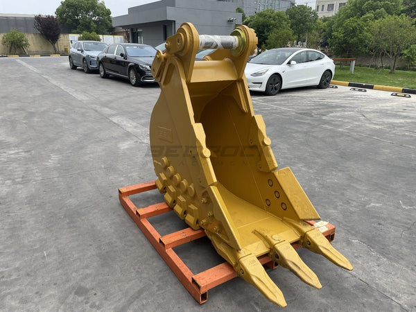 Bedrock Attachments Heavy-Duty Bucket & Adjuster GP | Model EB324CBHD | Width 24-Inch | Capacity 0.52 CU M | Machine Size 24-30 Tons | For Excavators