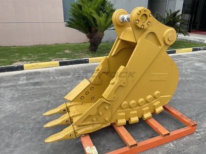 Bedrock Attachments Heavy-Duty Bucket & Adjuster GP | Model EB324CBHD | Width 24-Inch | Capacity 0.52 CU M | Machine Size 24-30 Tons | For Excavators