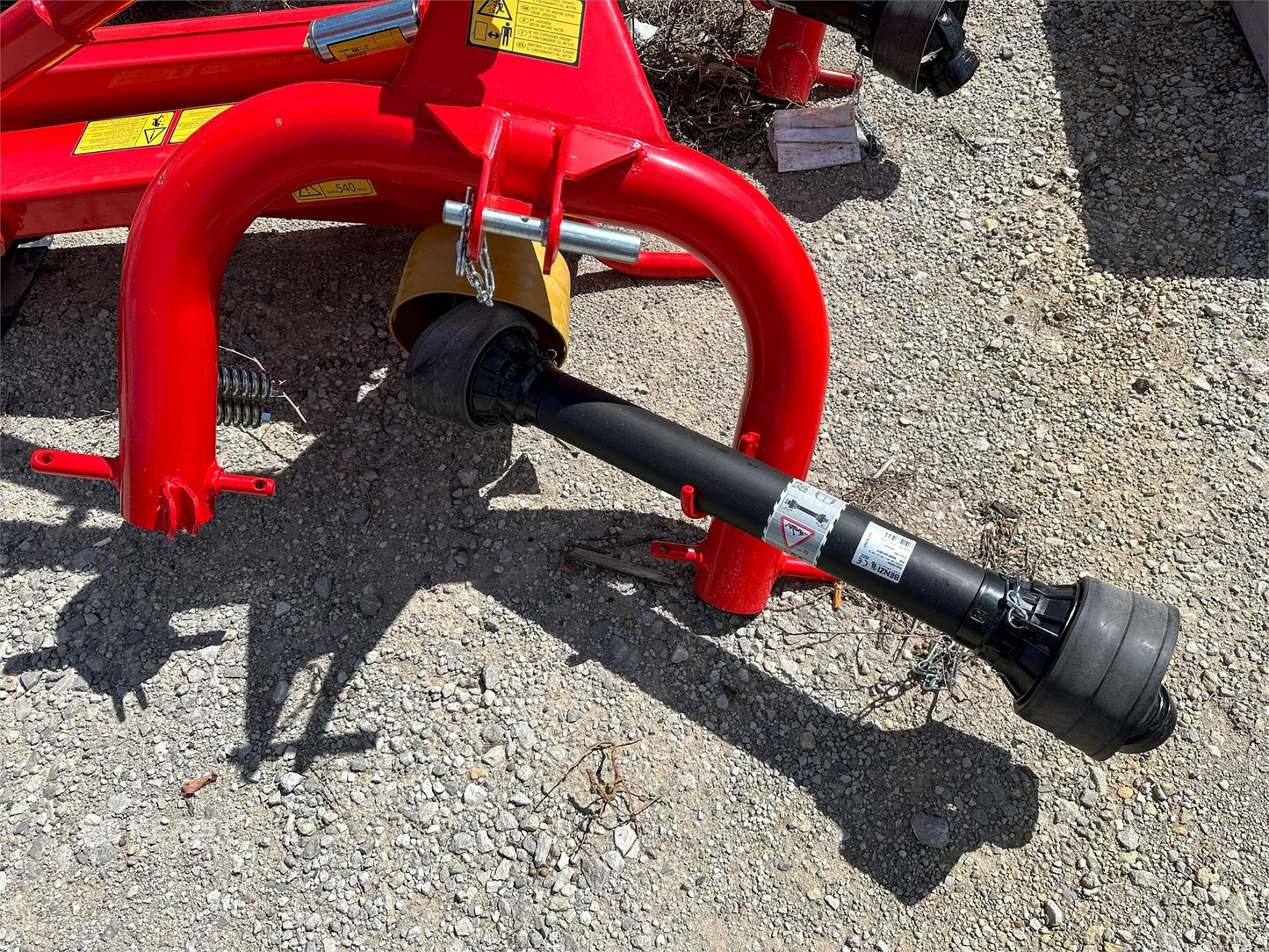 Farm King Disc Mowers | Model MDN-6 | Working width 8' 1" | Weight 1,058 Lbs | Horsepower 45 HP | For Tractors