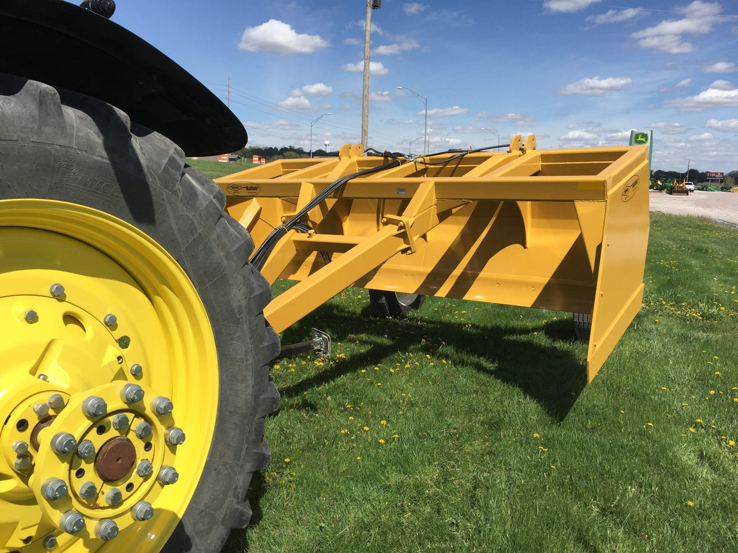 Apache Henke Buffalo 12' Estate II & Feedyard Scraper | Working Width 12' | 100–275 HP | For Tractors