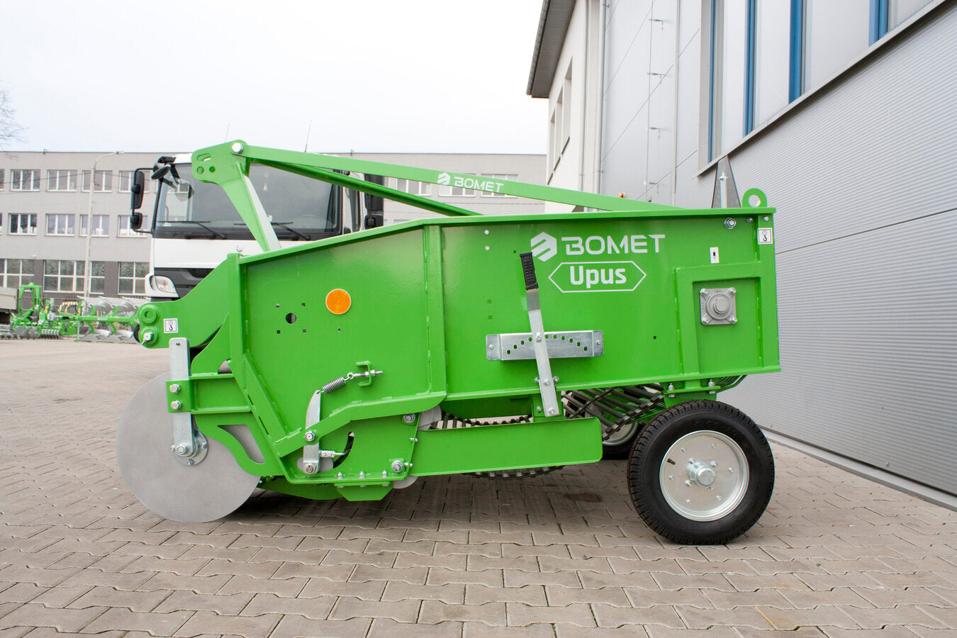 Bomet Upus 2-Row Conveyor Potato Digger | 57" Width | 50 HP | For Tractors